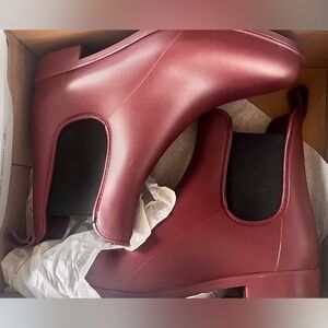 Capelli of New York Metallic Burgundy raining Boots